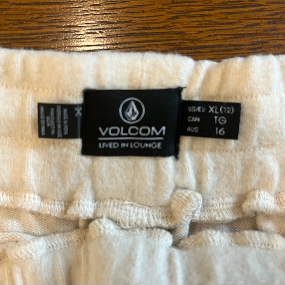 Volcom Lived In Lounge Fleece Shorts Cotton Blend NWT Cream Loungewear Size XL - Picture 8 of 10